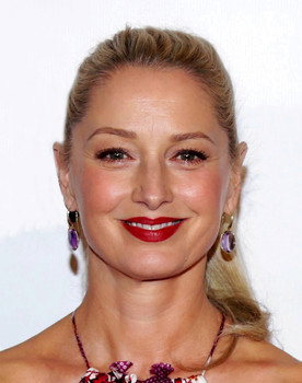 Katherine LaNasa as charge nurse Dana Evans